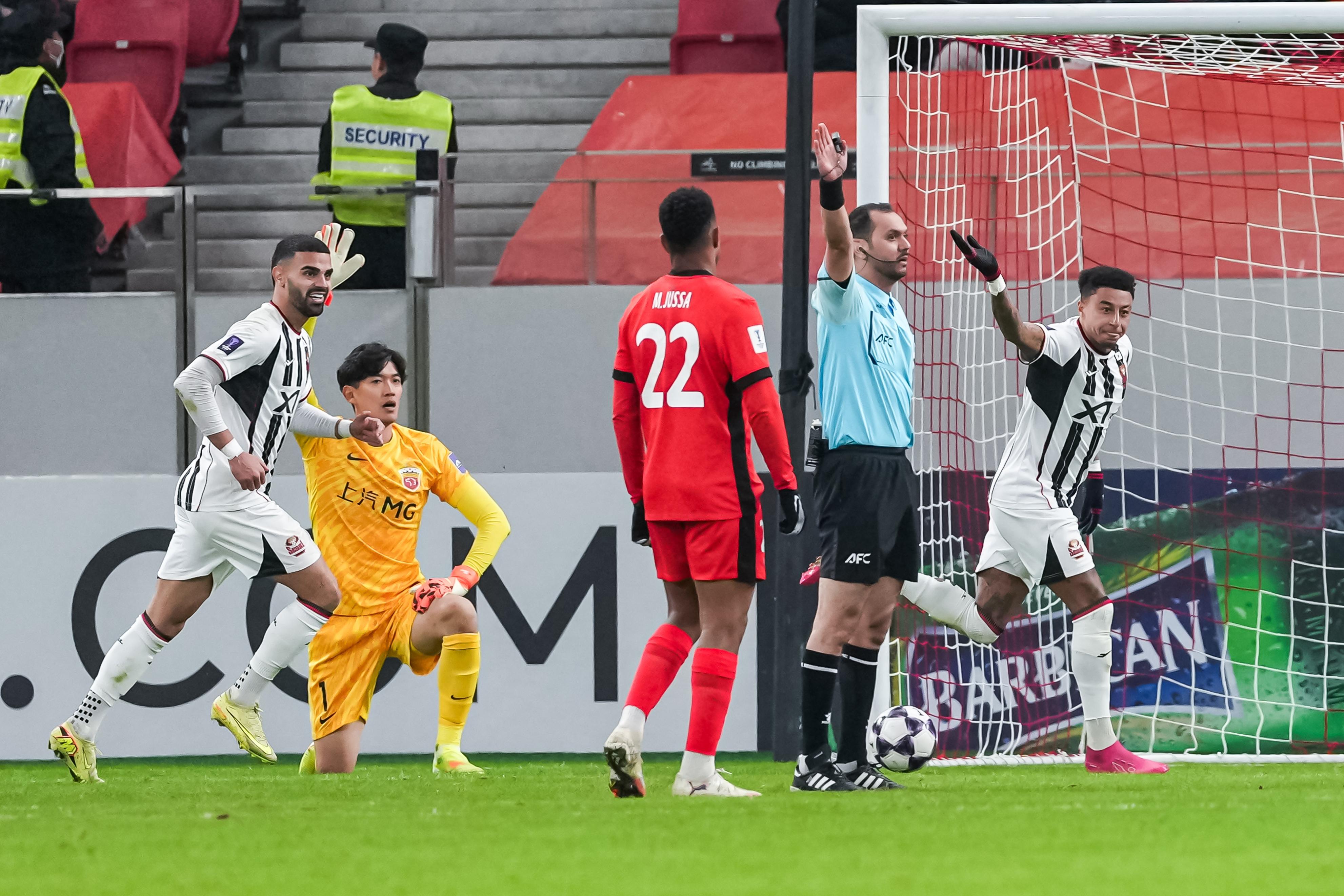 AYX SPORTS-包含关键时刻上海海港调整名单以备亚冠，主帅复盘环节打磨，悬念犹存，赛季目标并未改变的词条