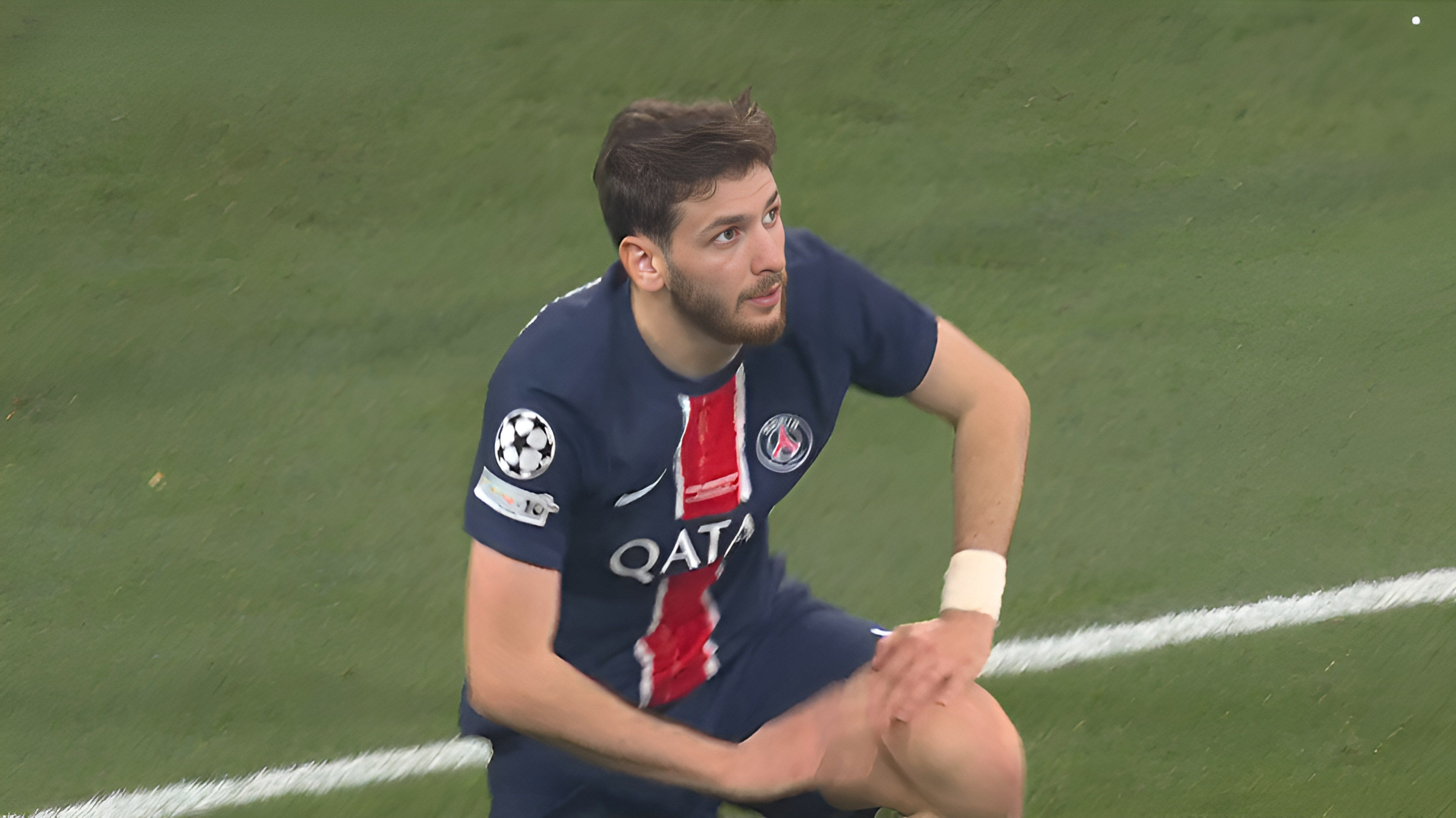 转会期欧冠焦点战，斯图加特外线爆发，质疑声仍在，身体对抗强度拉满的简单介绍